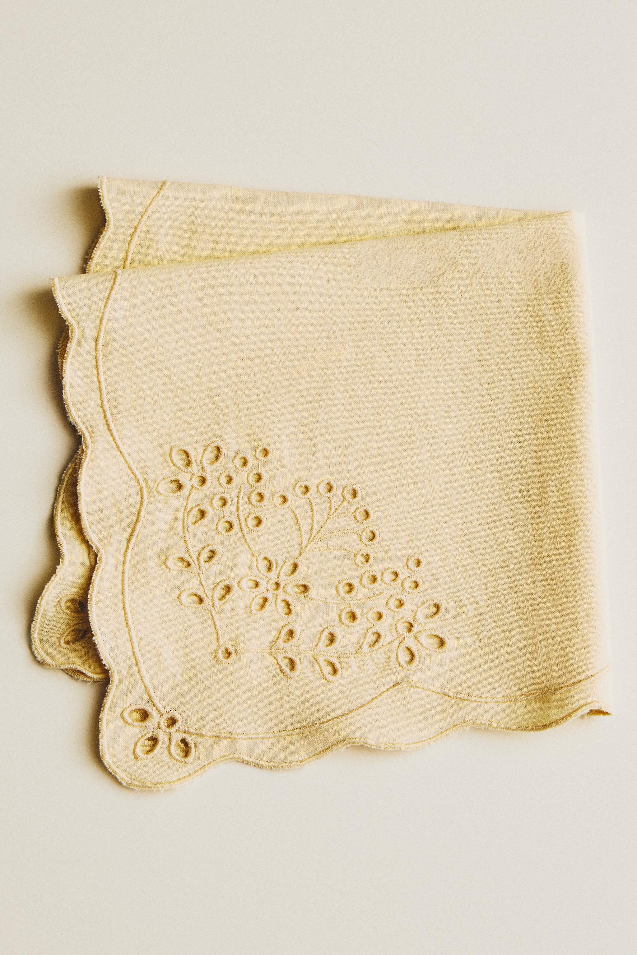 LOT DE SERVIETTES DE TABLE LIN BRODERIE AJOURÉE (LOT DE 2)